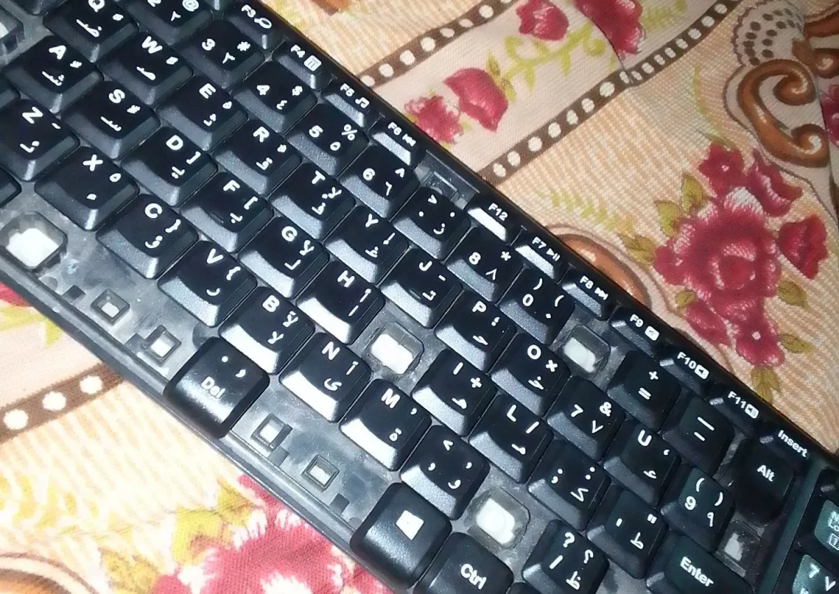 كيبورد لاسلكيLogitech MK220 اسم الموديل Y-R0035 لقطع الغيار ويمكن تشغيله بشراء مستقبل يو اس بي والمستقبل موديله C-U0011 اذا لقيته وحاولت تشغله احتمال 60% يشتغل وفيك تستخدمه قطع غيار جاهز موجود في الزبداني المحطه